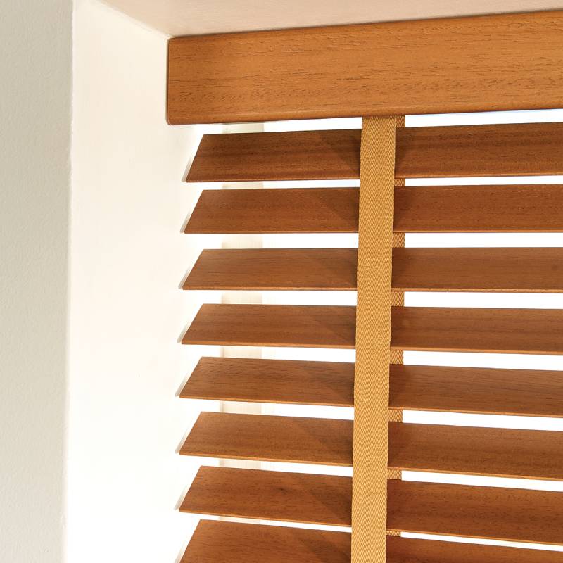 LL Wood Venetian Cherry Close Up mail 1